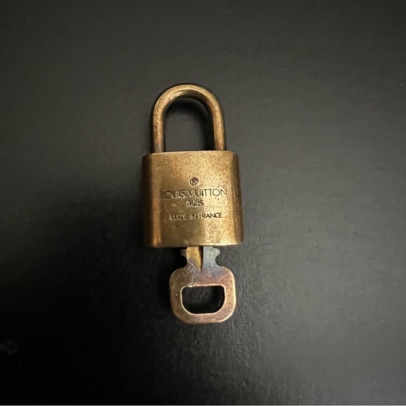 Louis Vuitton Brass 317 lock and key - Picture 3 of 4